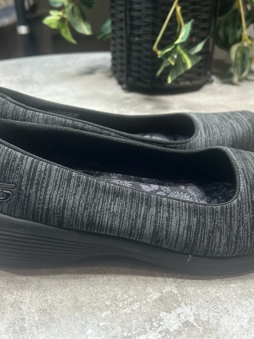 Skechers Air-Cooled Women’s Size 7 Ballet Flat Slip On Gray/Black